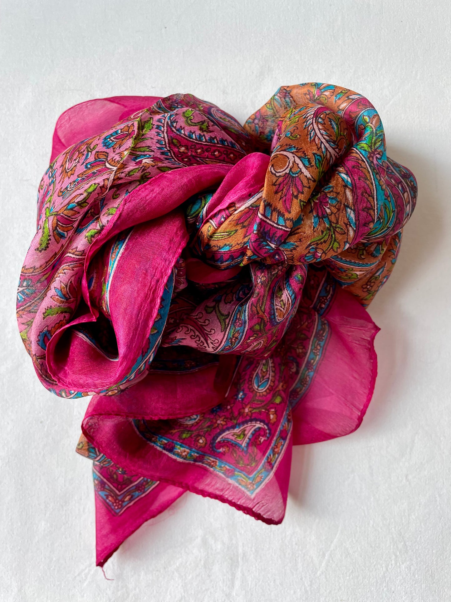 Hedvábný šátek Silk