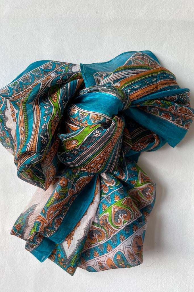 Hedvábný šátek Silk