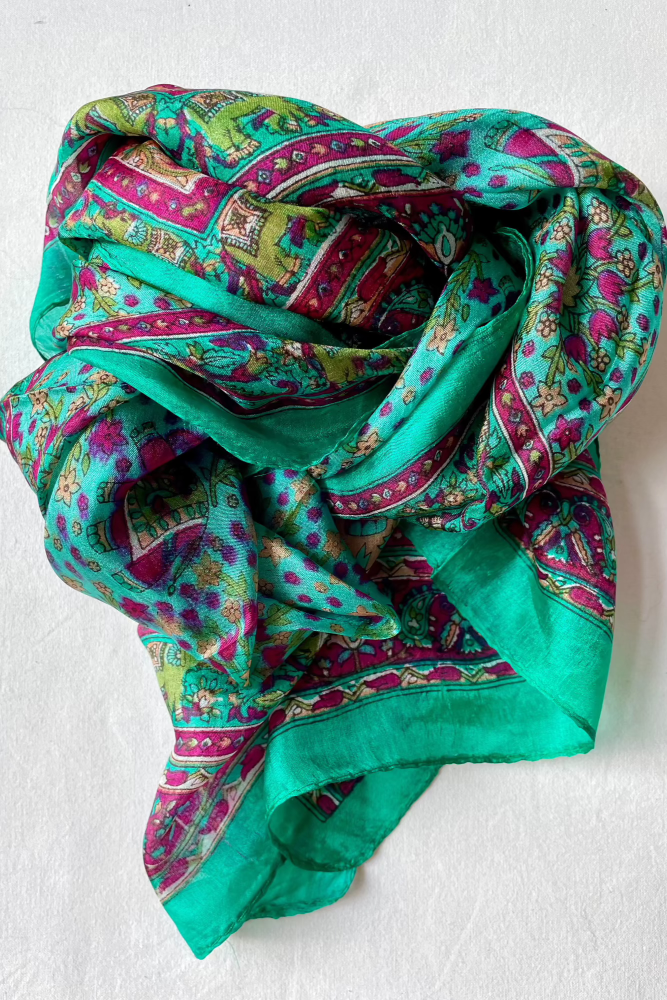 Hedvábný šátek Silk