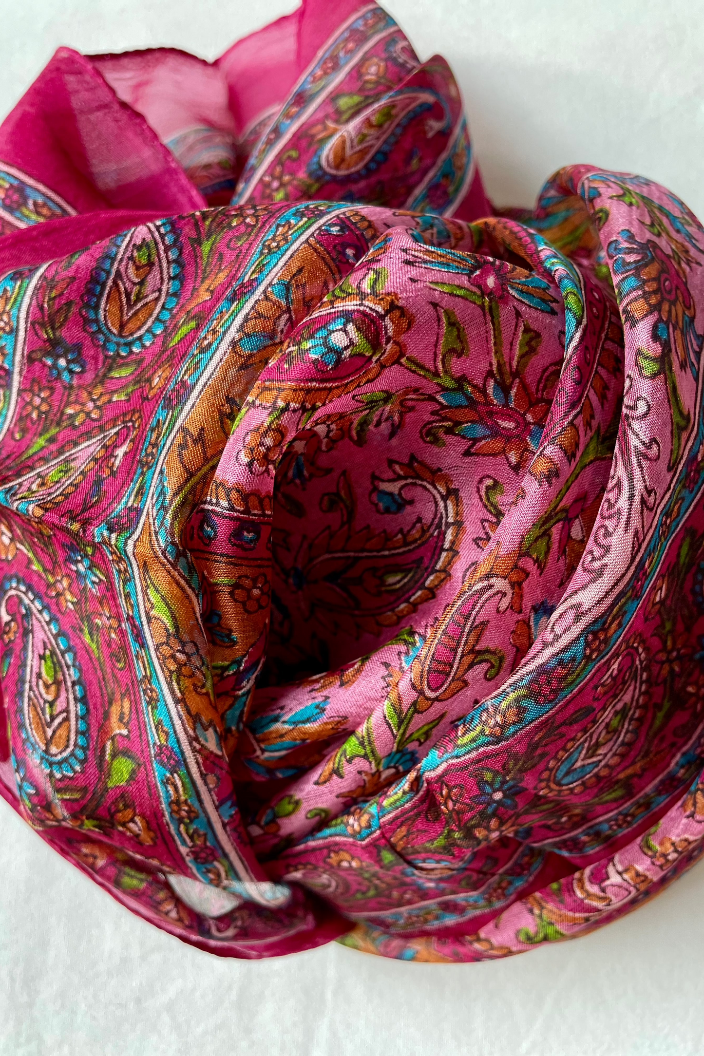 Hedvábný šátek Silk