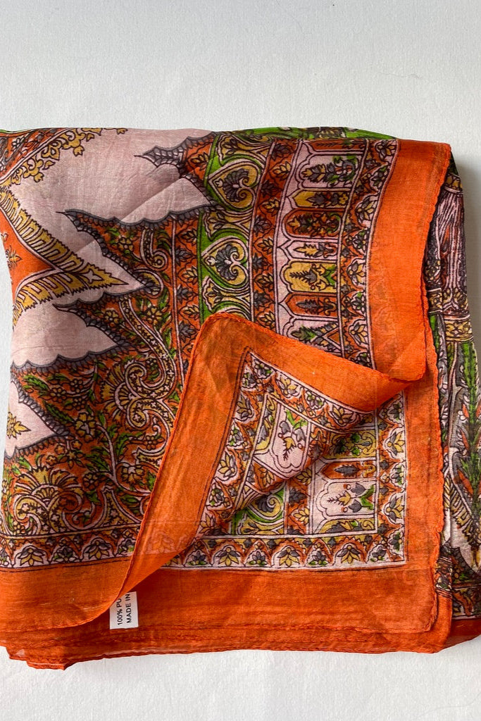 Hedvábný šátek Silk