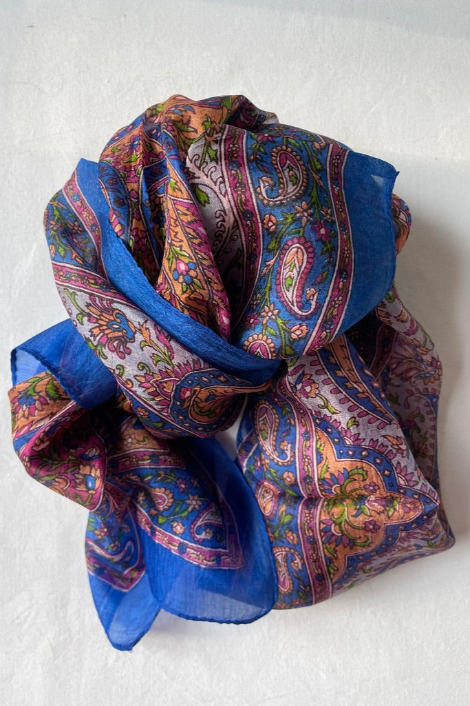 Hedvábný šátek Silk