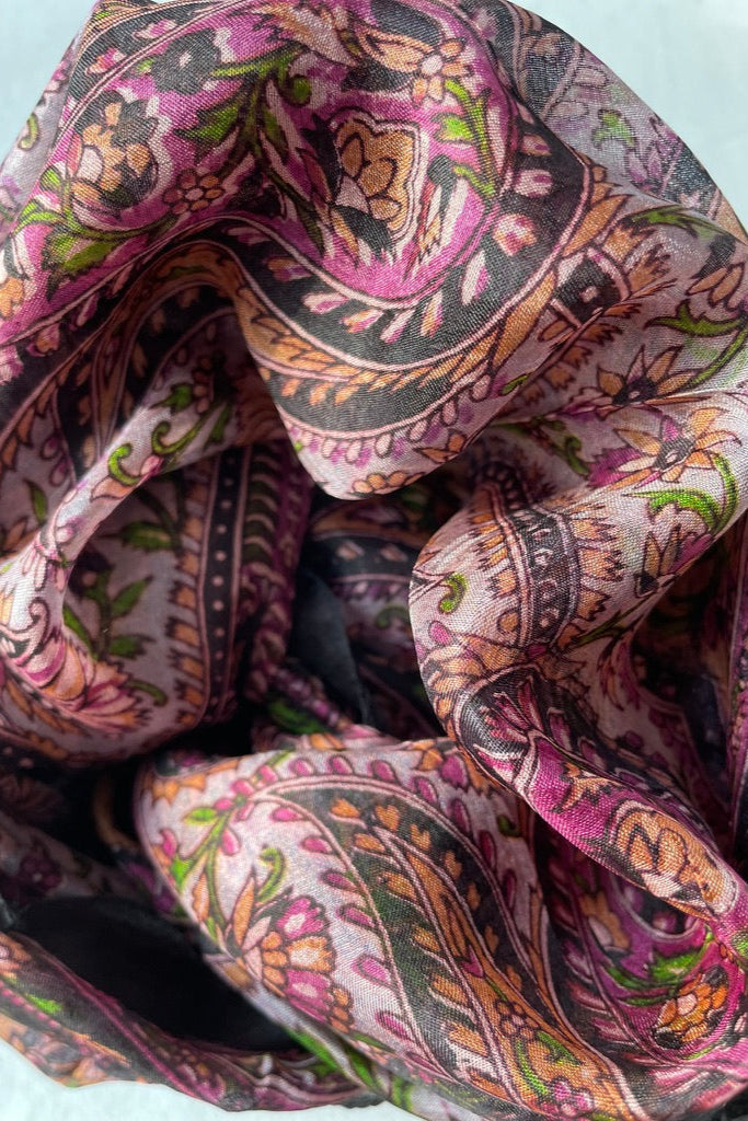 Hedvábný šátek Silk