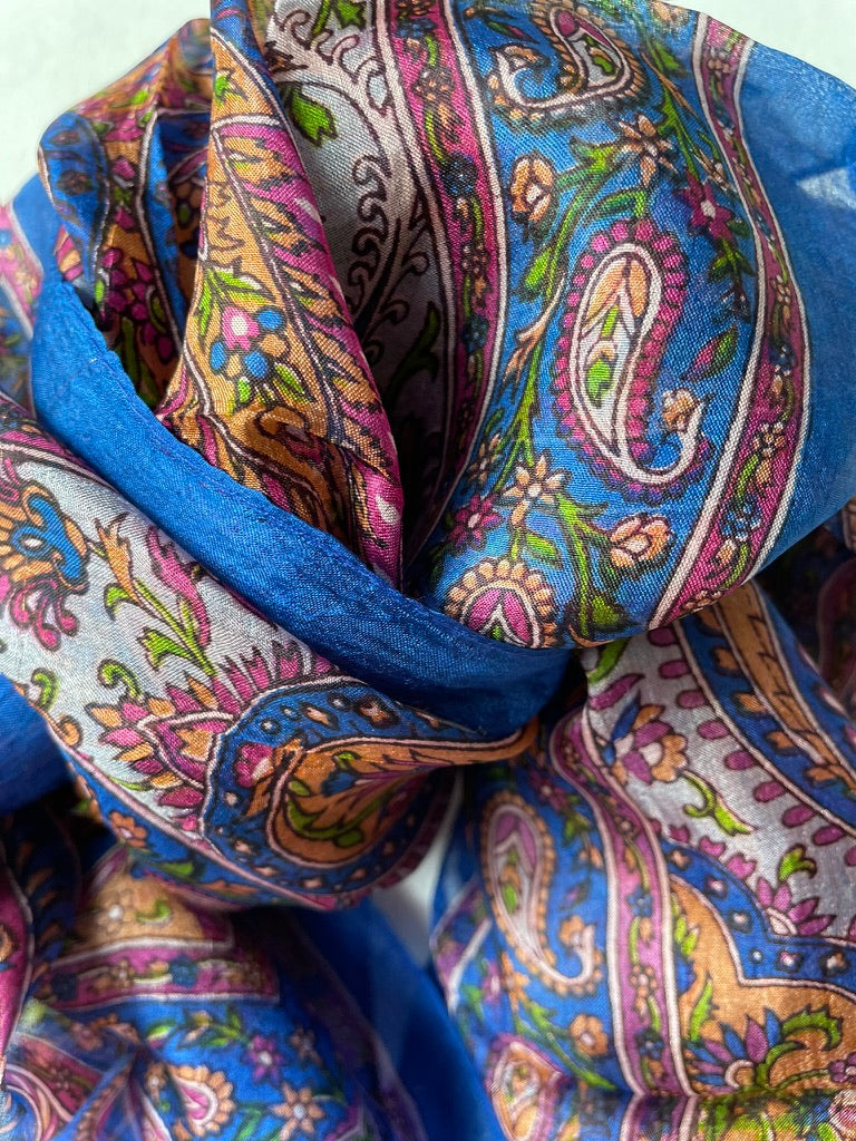 Hedvábný šátek Silk