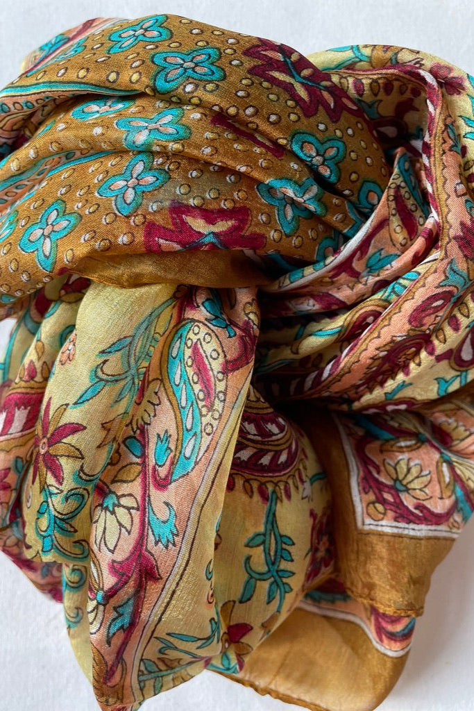 Hedvábný šátek Silk