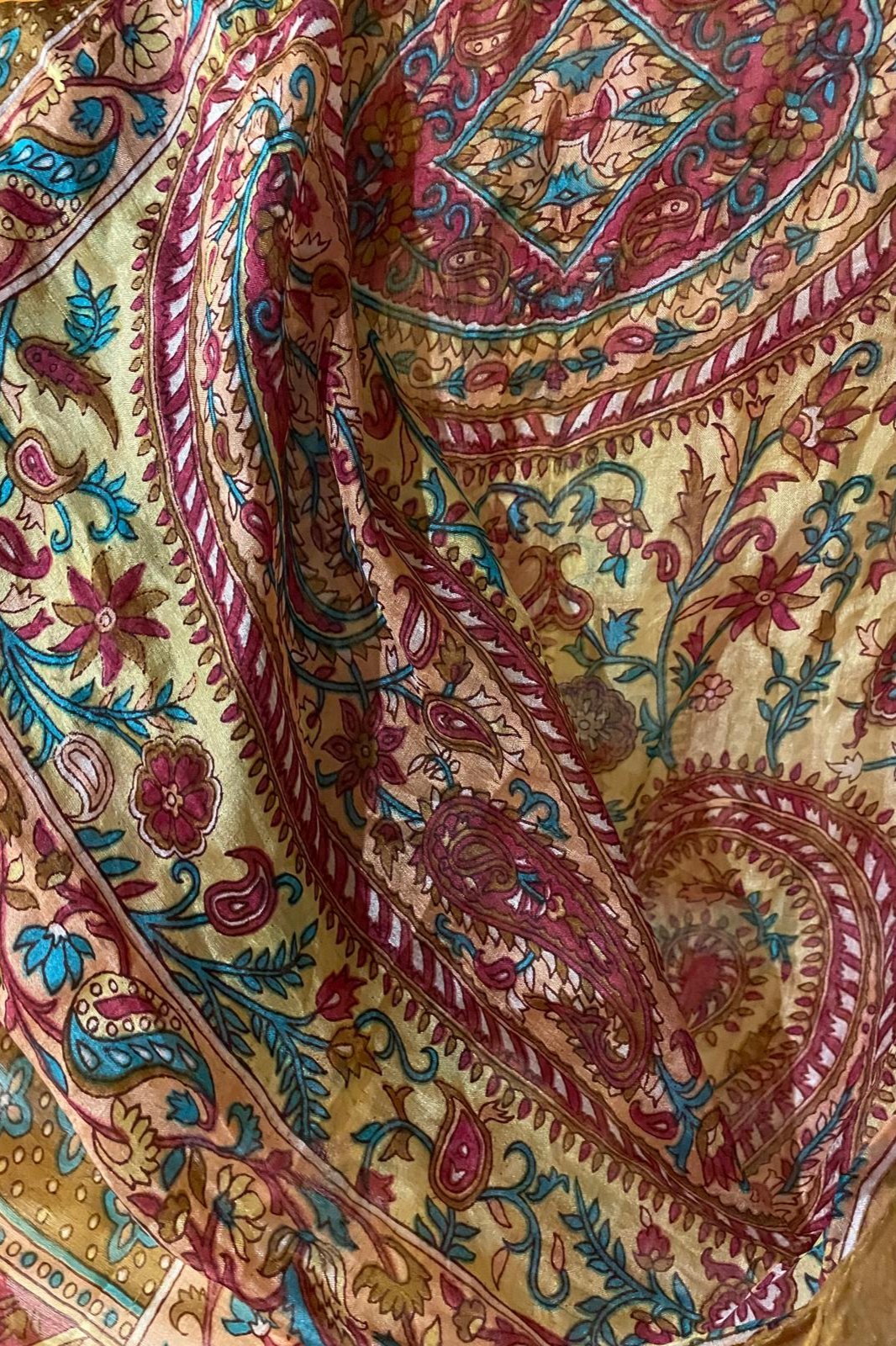 Hedvábný šátek Silk
