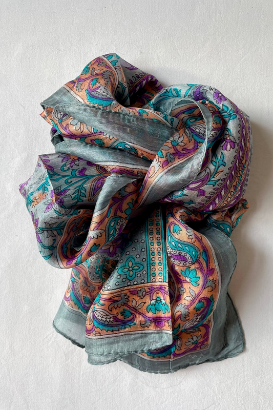 Hedvábný šátek Silk