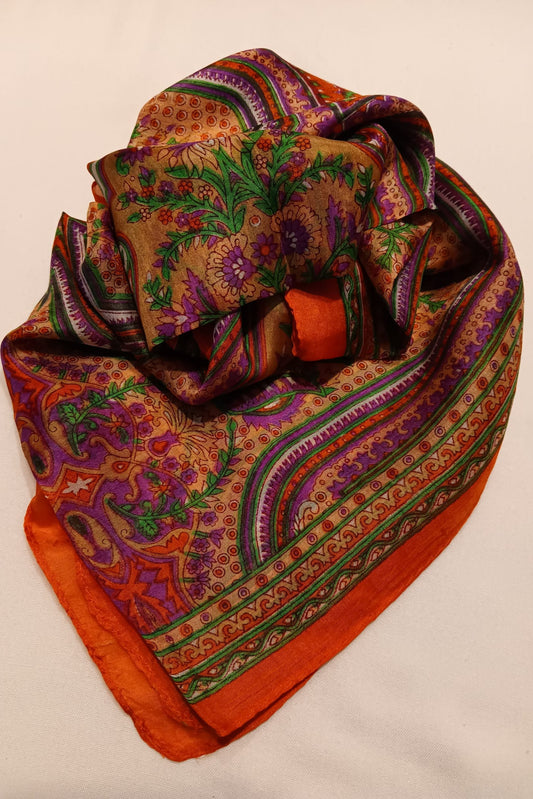 Hedvábný šátek Silk