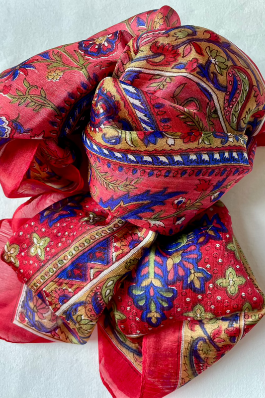 Hedvábný šátek Silk