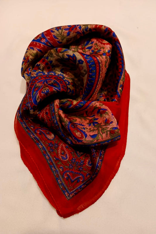 Hedvábný šátek Silk