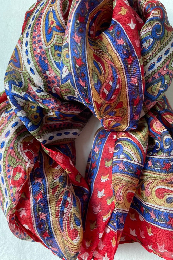Hedvábný šátek Silk